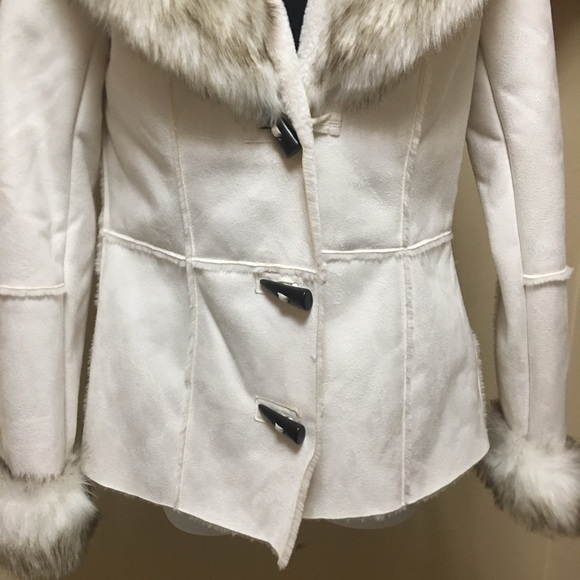 Gorgeous and Cozy Venus Cream Faux Suede Sherpa Jacket with Faux Fur, Size Small - Picture 4 of 14